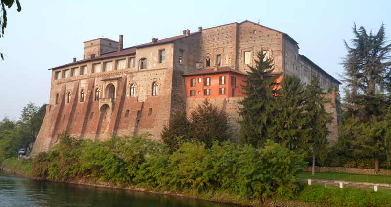 tour a crespi d'adda by riverside guide